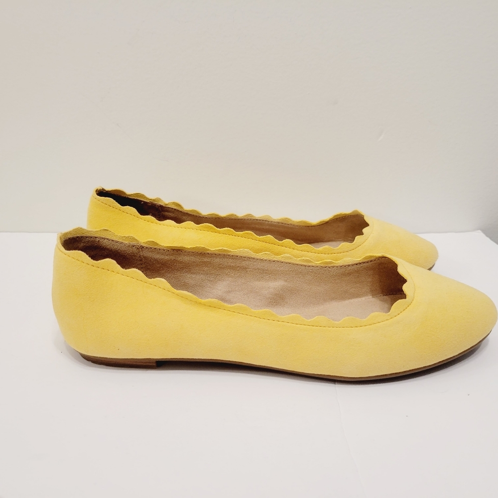 New no box Kelly & Katie Weslyne Flats, Women's Size 8.5 Yellow faux suede.